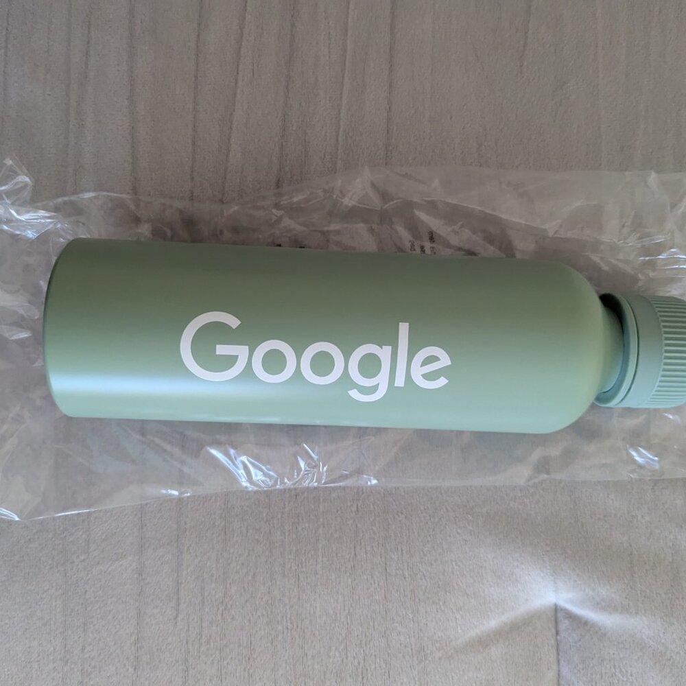 Google Logo London Aluminum Bottle with Lid, Sage Green, 20.9oz